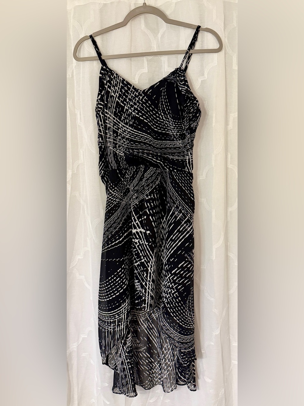 Express Black & White Abstract Ruched Asymmetrical High Low Midi Dress | Large